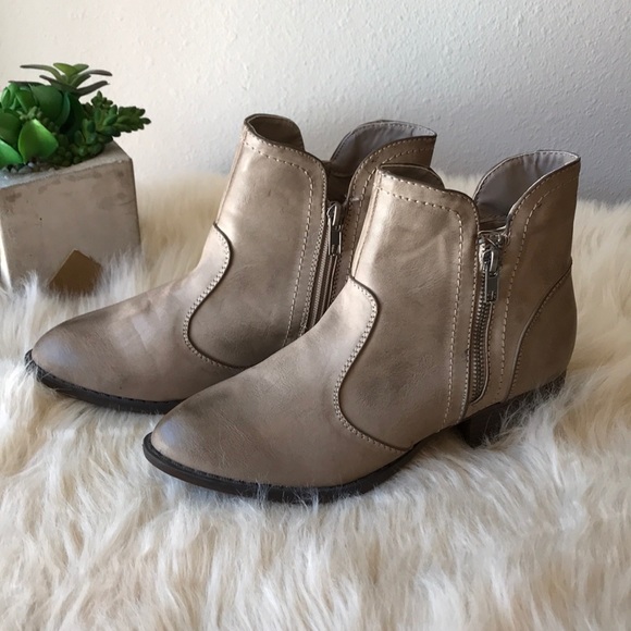 Dollhouse Shoes - Ankle booties